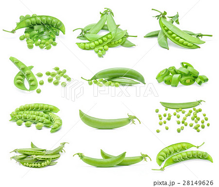 fresh green peas isolated on white background 28149626