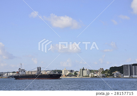 海峡を行く貨物船 海峡を行く貨物船 28157715