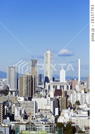 東京都市風景 池袋 高層ビル群 サンシャイン 快晴 青空 コピースペースの写真素材