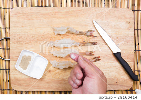 Chef cooking raw shrimp with salt and pepper Chef cooking raw shrimp with salt and pepper 28160414