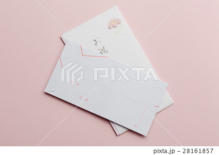 卒業、入学、就職などの門出にご祝儀袋でお祝いを 28161857