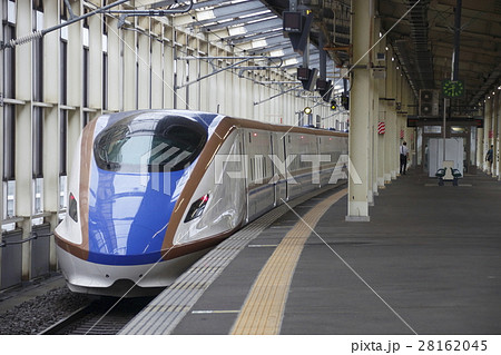 高崎駅に停車中の北陸新幹線W7系 高崎駅に停車中の北陸新幹線W7系 28162045