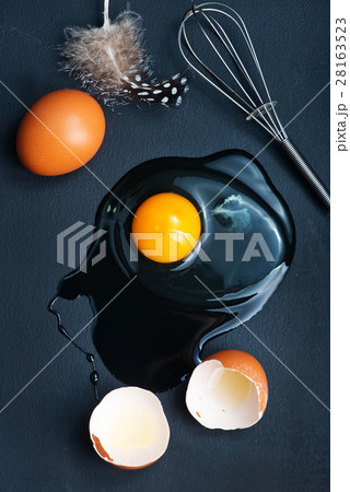 raw eggs raw eggs 28163523