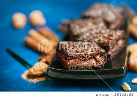 chocolate cake 28163532