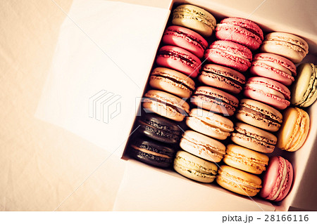 Vintage colorful french macarons in a box 28166116