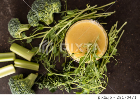 green smoothie 28170471