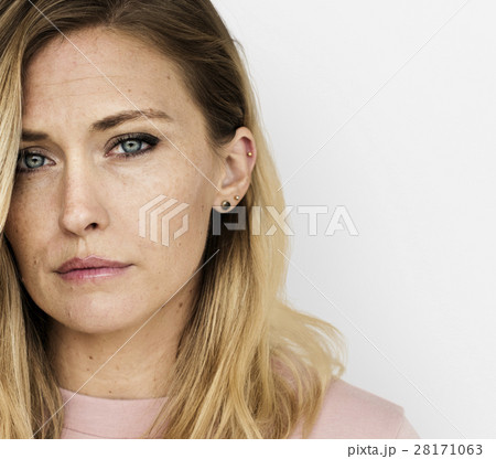 Woman Serious Studio Portrait Concept Woman Serious Studio Portrait Concept 28171063