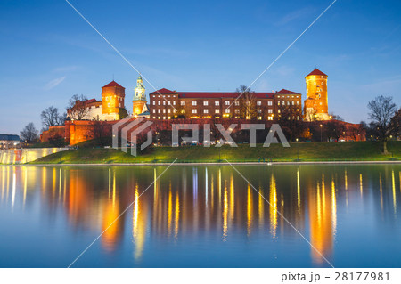 Wawel Castle in the evening in Krakow Wawel Castle in the evening in Krakow 28177981