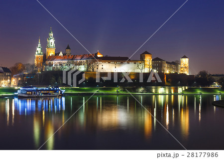 Wawel Castle in the evening in Krakow 28177986