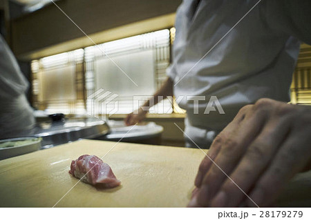 寿司職人　手元 28179279