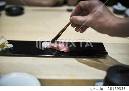 寿司職人　手元 28179353