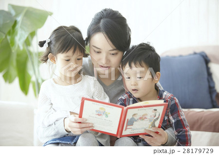ベビーシッター　読み聞かせ 28179729