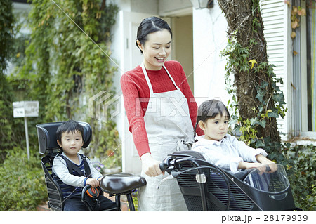 ベビーシッター　自転車 28179939