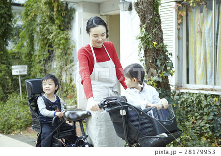 ベビーシッター　自転車 28179953