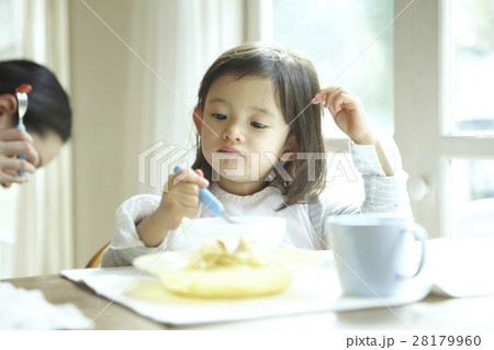 ベビーシッター 食事 ベビーシッター 食事 28179960