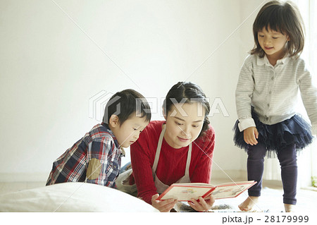 ベビーシッター 読み聞かせ ベビーシッター 読み聞かせ 28179999