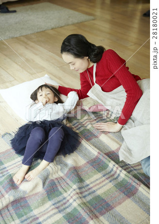 ベビーシッター　お昼寝 28180021