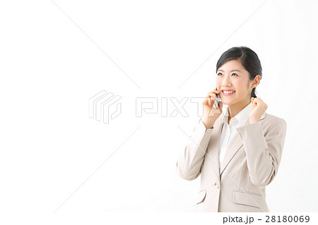 ビジネス 電話をかける若い女性 ビジネス 電話をかける若い女性 28180069