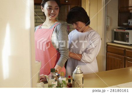 仲のいい嫁姑 28180161