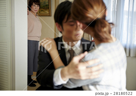 過干渉な親 過干渉な親 28180522