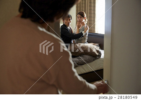 過干渉な親 過干渉な親 28180549