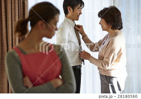 過干渉な親 28180560