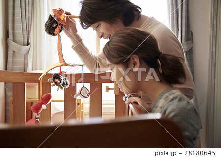 赤ちゃんと家族 28180645