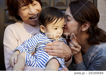 赤ちゃんと家族 28180689