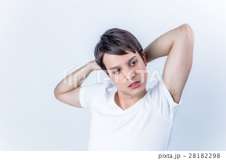 ストレッチをする男性 ストレッチをする男性 28182298