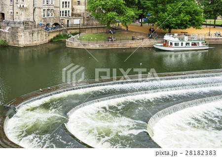 River Avon with weir and tour boat. Bath, England 28182383