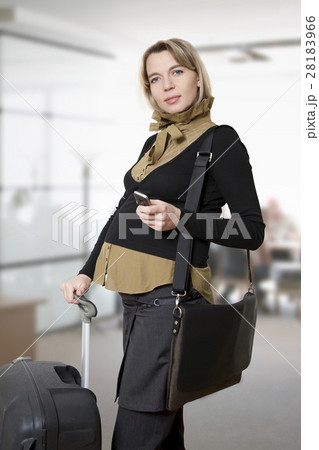 Pregnant woman traveling Pregnant woman traveling 28183966