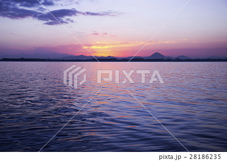 朝焼け 琵琶湖 朝焼け 琵琶湖 28186235