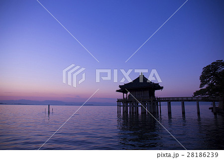 朝焼け　琵琶湖　浮御堂 28186239