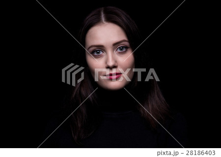 Portrait of cute brunette woman Portrait of cute brunette woman 28186403