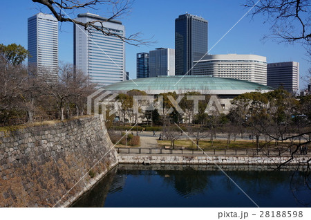 大阪城公園から見る「大阪城ホール」と大阪ビジネスパーク 大阪城公園から見る「大阪城ホール」と大阪ビジネスパーク 28188598