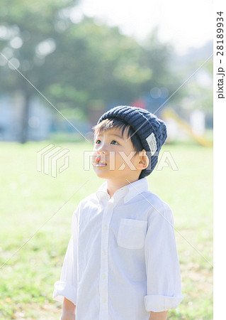 公園で遊ぶ子供 28189934