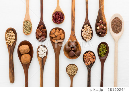 Different kind of beans and lentils in wooden spoo 28190244