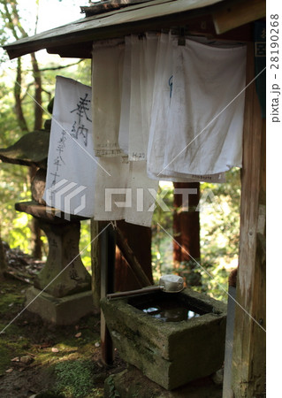 山奥の手水舎 28190268