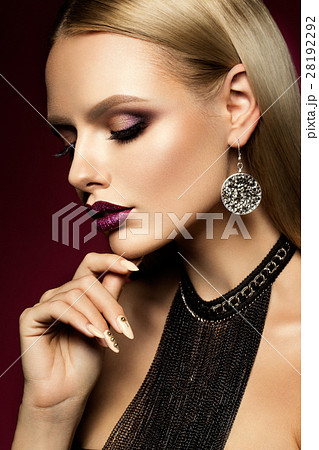 Beautyful girl with pink glitter on her lips Beautyful girl with pink glitter on her lips 28192292