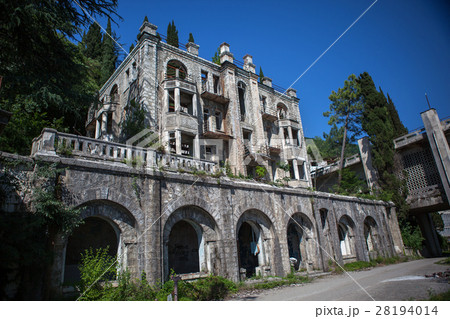 Old haunted house in the woods Old haunted house in the woods 28194014