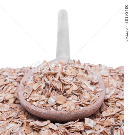Wooden spoon with oat flakes 28195480