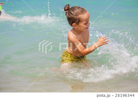 Happy little boy 28196344