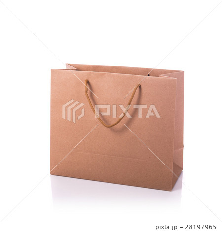 Brown paper bag. Studio shot isolated on white 28197965