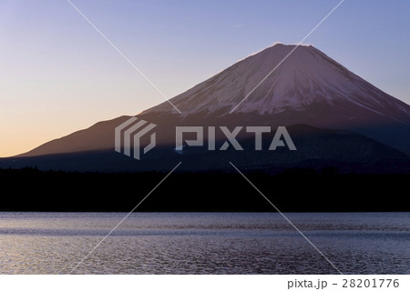 未明の精進湖より富士山 28201776