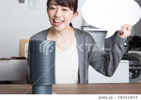 音声認識　女性　会話 28201854