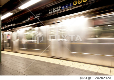 ニューヨークのサブウェイ ニューヨークのサブウェイ 28202428