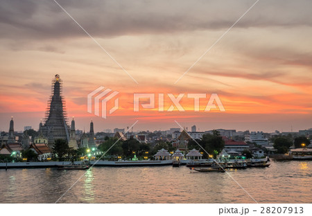 Temple of Dawn pagoda under twilight sky Temple of Dawn pagoda under twilight sky 28207913