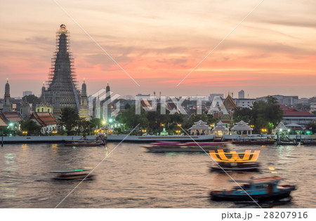 Temple of Dawn pagoda under twilight sky Temple of Dawn pagoda under twilight sky 28207916