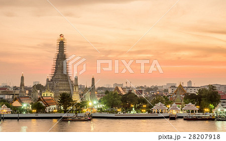 Temple of Dawn pagoda under twilight sky Temple of Dawn pagoda under twilight sky 28207918