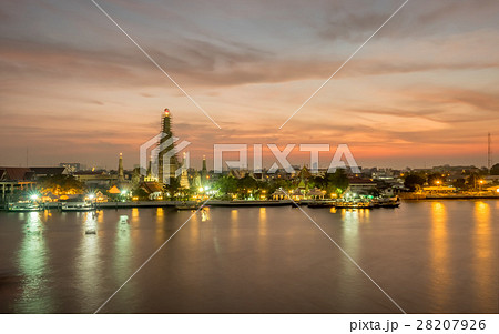 Temple of Dawn pagoda under twilight sky Temple of Dawn pagoda under twilight sky 28207926